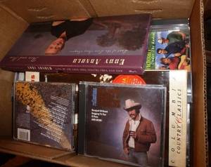 lot 165 image: Box of CDs