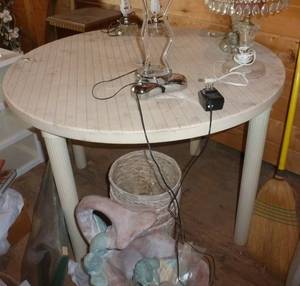 lot 181 image: Plastic outdoor patio table