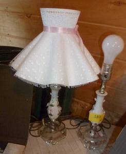 lot 183 image: 2 vintage bedside lamps