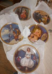 lot 200 image: 8 collector plates