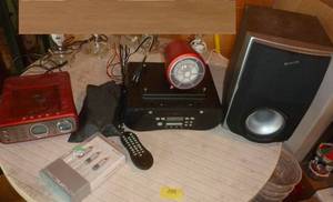 lot 205 image: Radiocd players, speaker