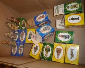 lot 206 image: 14 Wade porcelain nursery figures, Terry Redlin plate