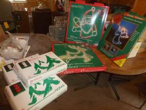 lot 217 image: 3 light up figures and 3 sets of poinsetta lights