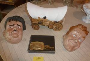 lot 228 image: Laurel and Hardy, covered wagon, Montana Silversmiths buckle