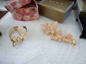 lot 250 image: lot of costume jewelry - see all pictures