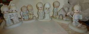 lot 254 image: 5 large Precious Moments
