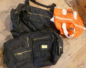 lot 259 image: 3 duffel bags