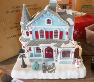 lot 281 image: Fiber optic lighted house with ac adapter from avon