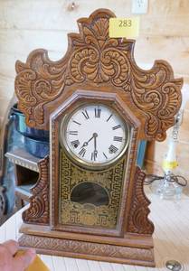 lot 283 image: Vintage Ingraham gingerbread mantel clock in very good condition