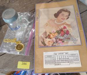 lot 286 image: 1950 calendar in very good condition, Butchs bar Chaska Ball jar mug, Valley Auto screwdrivers, 1971 Eisenhower half dollar necklace