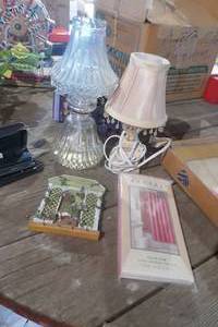 lot 314 image: 2 small lamps
