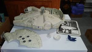 lot 502 image: 1979 Vintage Kenner Star Wars Millenium Falcon, Star Wars A New Hope Movie.