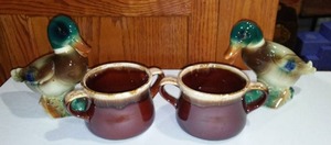 lot 516 image: Royal Copley Mallards (2) And Mccoy Soup Mugs (2)