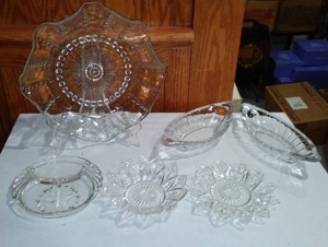 lot 523 image: Vintage Libby (2) Federal (4) Dishes