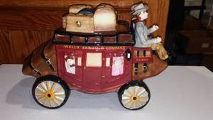 lot 535 image: Wells Fargo Mail Stagecoach Cookie Jar