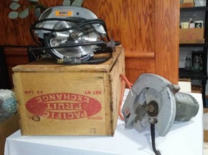 lot 536 image: Vintage Craftsman And Black Decker Skil Saws.