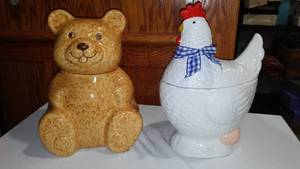 lot 538 image: Avon Cookie Jars Bear And Hen