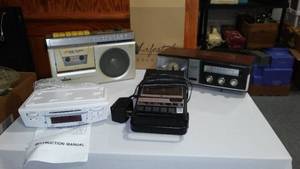 lot 557 image: Vintage Electronics Ge, Avon, Lloyds, Unitech