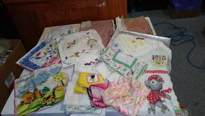 lot 564 image: Vintage Ladies Handkerchiefs, Nylons