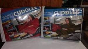 lot 565 image: New Cuddlee Throw Blankets (2)