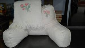 lot 567 image: Tulips And Ivory Embroidered Back Rest And Throw