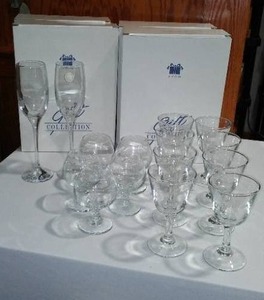 lot 568 image: Avon Gift Collection Wine Glasses (8) And Stemware.