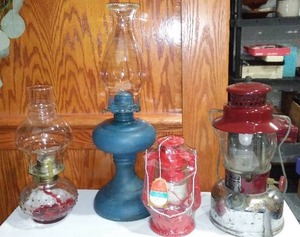 lot 569 image: Vintage OilKerosine Lamps (3 Plus 1 New)