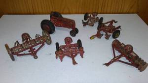 lot 576 image: Arcade Tractor Farming Set (6 Pcs.)
