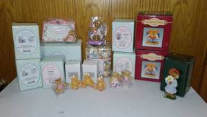 lot 580 image: Cherished Teddies (8), Bearsley (2) Boyds Bears, Avon (2). Total (13)