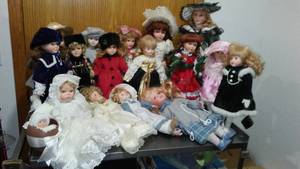 lot 584 image: Large Assortment Of Dolls. Super Clean