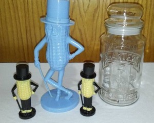 lot 532 image: Vintage Mr. Peanut Bank And Salt Pepper