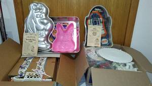 lot 609 image: Cake Decorating Plates, Stairs, Molds And More.
