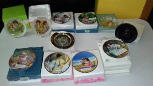 lot 649 image: Avon Collectible Assorted Plates, Small, New In Box (15)