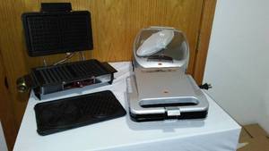 lot 610 image: Like New, Reg. And Belgian Waffle Maker, Lean Mean Grilling Machine