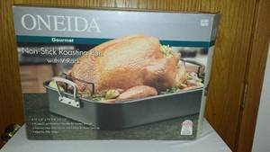 lot 611 image: Like New, Oneida Non-Stick Roasting Pan