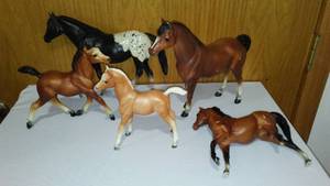 lot 624 image: Vintage Breyer Horses (5) Large (2) Small (3)