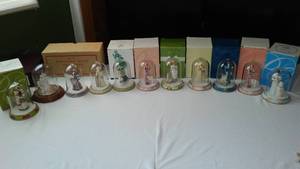 lot 635 image: Avon Mrs. P.F.E. Albee Miniatures, New (10)