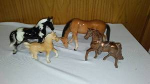 lot 631 image: Vintage Coronet Porcelain Horses And More. (4)