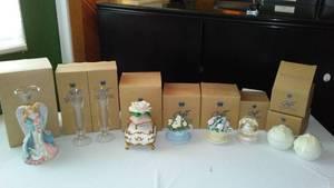 lot 663 image: Avon Collectible Gift Collections New In Box (9)