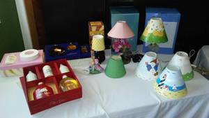 lot 585 image: Avon Lamps (2) And Cologne Lamp Avon And Old Spice Gift Sets (3).