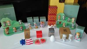 lot 586 image: Avon Fine Collectibles Gift Collection Assortment. New In Box (13)