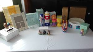 lot 587 image: Avon Fine Collectibles Gift Collection Fun Themed. New In Box (11)