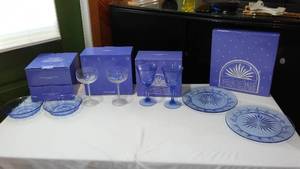 lot 683 image: Avon American Blue Classics (5)