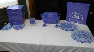 lot 682 image: Avon American Blue Classics (5)