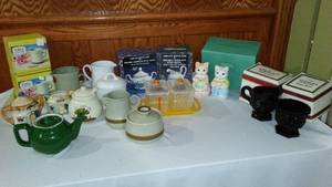lot 695 image: Collectible Cream And Sugar Sets
