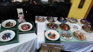 lot 606 image: Avon Collectible Holiday Plates, New In Box. (15)
