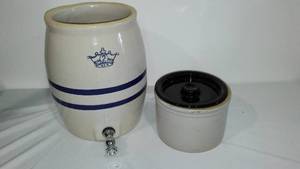 lot 735 image: Robinson Ransbottom 2 Gal. Stoneware Water Cooler And Covered Crock