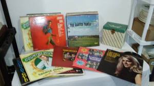 lot 739 image: Variety Of Vinyl LP Country And 45s