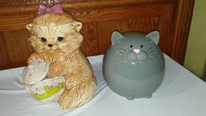 lot 809 image: Treasure Craft Hand In The Cookie Jar And Mouse Cookie Jars.