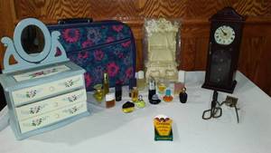 lot 820 image: Jewelry Boxes (2) And Perfume And Display.